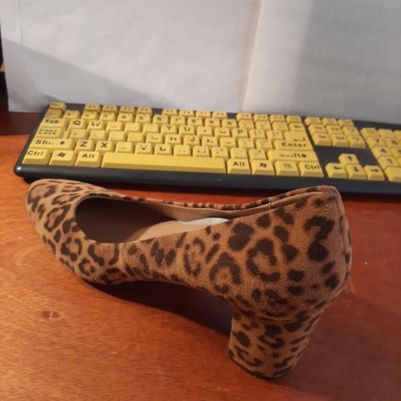 NEW ! Aerosoles Women Mid Heel Pump Leopard Print Calf Hair Size 7.5 - Picture 2 of 8